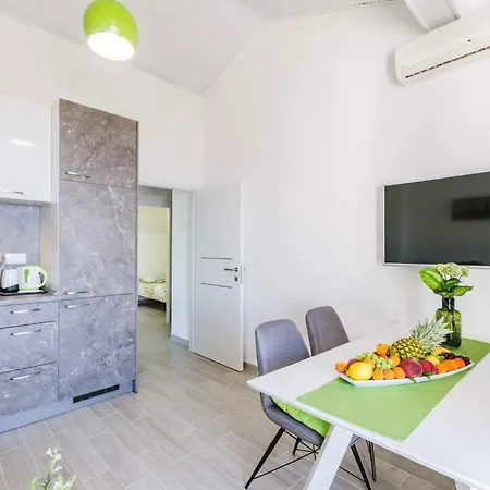 Apartamento In 39337