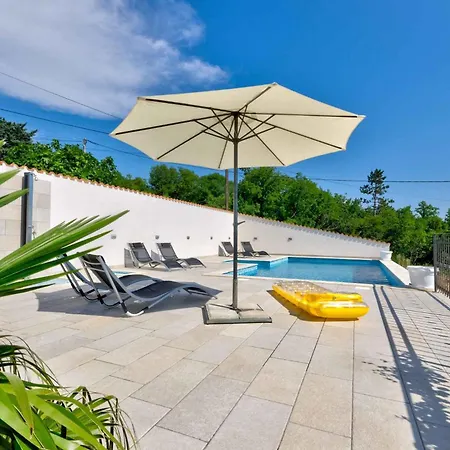 In 39337 Apartment *